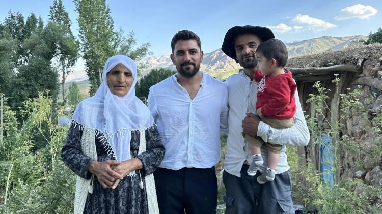 <p><strong><em>O an ne yapacağımı, &ccedil;ocuklarımı nasıl ge&ccedil;indireceğimi bilemedim. Allah razı olsun sesimizi duydular ve bize el uzattılar.</em></strong></p>
