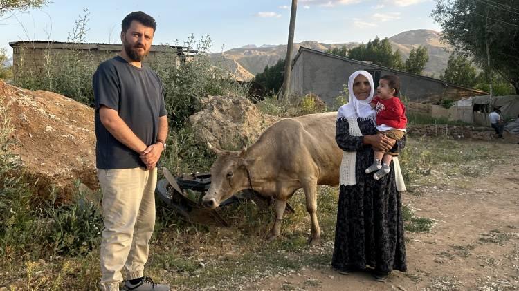 <p>Ailenin durumunu yapılan haberlerden &ouml;ğrenen<span style="color:#A52A2A"><strong><em> gazeteci ve sosyal medya i&ccedil;erik &uuml;reticisi Erhan İdiz, </em></strong></span>mağduriyetin giderilmesi amacıyla vakit kaybetmeden destek sağladı.&nbsp;</p>
