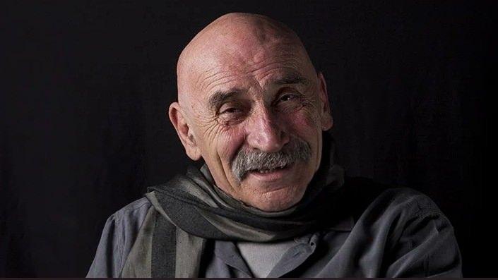 <p>Sinema ve tiyatro sanat&ccedil;ısı Tuncel Kurtiz, 77 yaşında hayatını kaybetti.&nbsp;Usta sanat&ccedil;ı, 27 Eyl&uuml;l 2013'te yaşamını yitirdikten sonra &ouml;nce İstanbul'da Muhsin Ertuğrul Sahnesi'nde d&uuml;zenlenen t&ouml;renle meslektaşları ve sevenleri tarafından uğurlandı.&nbsp;</p>

