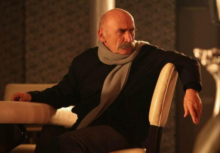 <p>Hayatı boyunca doğayla i&ccedil; i&ccedil;e yaşamayı tercih eden ve g&ouml;sterişten uzak yaşam tarzıyla tanınan Tuncel Kurtiz'in vasiyeti de bu anlayışını yansıtıyordu.&nbsp;</p>

