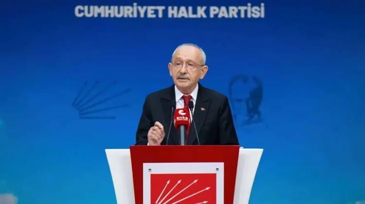<p><span style="color:#B22222"><strong>"ARINMA B&Uuml;Y&Uuml;K ORANDA GER&Ccedil;EKLEŞTİ"</strong></span></p>

<p><br />
Kemal Kılı&ccedil;daroğlu, CHP'ye &uuml;ye katılım t&ouml;renindeki konuşmasında isim vermeden Yeni Parti'nin kurulmasını ima ederek, <strong><em>"CHP'deki arınma b&uuml;y&uuml;k &ouml;l&ccedil;&uuml;de ger&ccedil;ekleşti" </em></strong>diye konuşmuştu.</p>

<p>Kılı&ccedil;daroğlu, <strong><em>"Siyaset&ccedil;i temiz ve ahlaklı olmak zorundadır. Ben siyasette yolsuzluklara karşı &ccedil;ıktığım i&ccedil;in, yolsuzluklarla m&uuml;cadele ettiğim i&ccedil;in tanındım. CHP, arınmak zorunda olan bir partidir. Neyse &ccedil;ok ş&uuml;k&uuml;r o da b&uuml;y&uuml;k &ouml;l&ccedil;&uuml;de ger&ccedil;ekleşti."</em></strong> demişti.</p>

