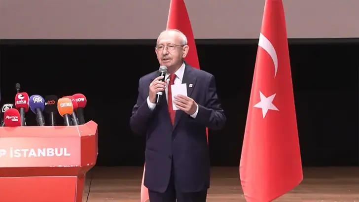 <p>Cumhuriyet Halk Partisi&rsquo;nin k&ouml;kl&uuml; tarihine, Atat&uuml;rk ilke ve devrimlerine, laik ve demokratik Cumhuriyetimizin temel değerlerine y&uuml;rekten bağlı &ouml;nceki d&ouml;nemler milletvekilleri olarak, partimizin son d&ouml;nemde yaşadığı hukuksuzluklara sessiz kalamayarak bug&uuml;n b&uuml;y&uuml;k bir &uuml;z&uuml;nt&uuml;yle CHP'mizin t&uuml;zel kişiliğini birg&uuml;n geri alana kadar partimizden ge&ccedil;ici olarak ayrılma kararı aldık.</p>
