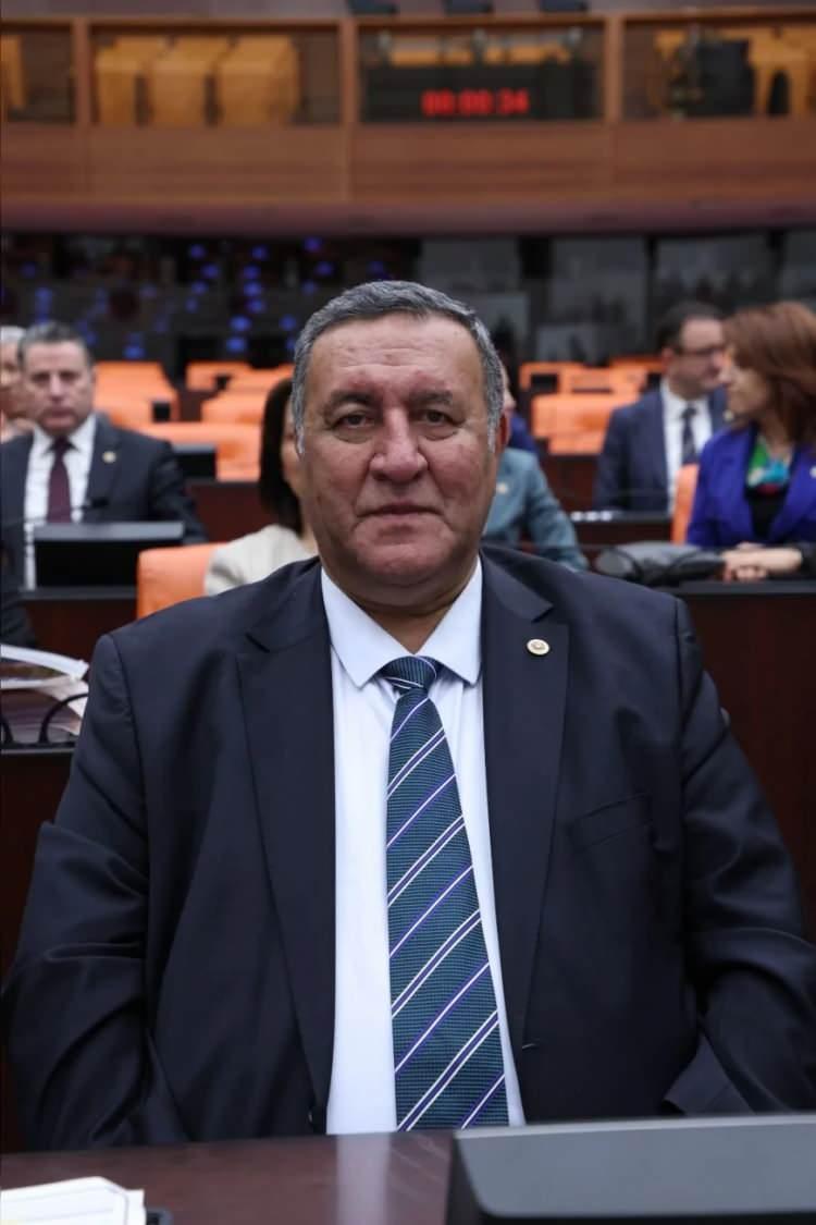 <p><strong>&Ouml;MER &Ccedil;İFT&Ccedil;İ</strong></p>
