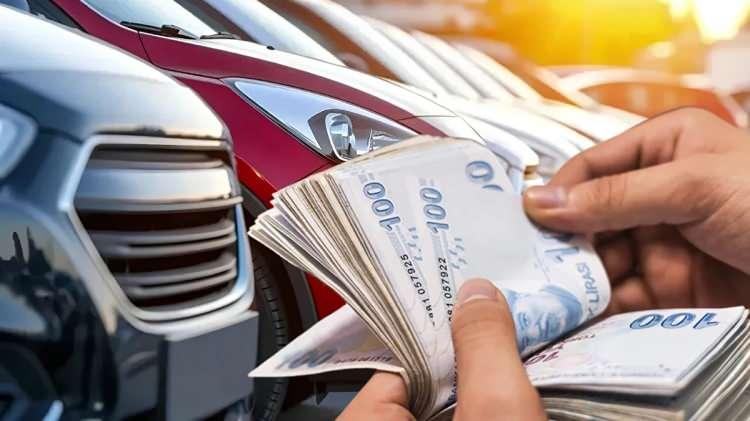 <p>Konuya ilişkin h&uuml;k&uuml;mlerin yer aldığı Bazı Kanun ve Kanun H&uuml;km&uuml;nde Kararnamelerde Değişiklik Yapılmasına Dair Kanun, Resmi Gazete'de yayımlandı.</p>

<p>&nbsp;</p>

<p><strong>Kanunda, otomobillere ilişkin &ouml;zel t&uuml;ketim vergisi (&Ouml;TV) d&uuml;zenlemesi &ouml;ng&ouml;ren maddeler de yer aldı.</strong></p>

<p>&nbsp;</p>

<p>Hazine ve Maliye Bakanlığından edinilen bilgiye g&ouml;re, kanun, binek otomobiller ile esas itibarıyla insan taşımak &uuml;zere imal edilmiş diğer motorlu taşıtların vergilendirme sistemine asgari maktu vergi standardı getiriyor.</p>
