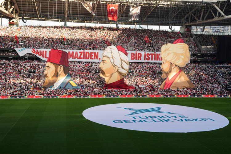 <p><span style="color:rgb(35, 53, 70)">T&uuml;rkiye'nin 81 ilinde spordan Kur'an-ı Kerim ve hadis derslerine, sosyal ve k&uuml;lt&uuml;rel etkinliklerden eğitici faaliyetlere kadar geniş bir m&uuml;fredatla tamamlanan T&Uuml;GVA Yaz Okulları, bu yıl 700 binin &uuml;zerinde ortaokul &ouml;ğrencisine ev sahipliği yaptı.&nbsp;</span></p>

