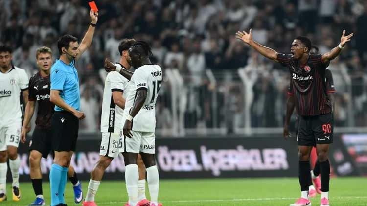 <p><strong>İLK MA&Ccedil;TAN KALAN AVANTAJ</strong></p>

<p>&nbsp;</p>

<p>İstanbul&rsquo;da oynanan ilk karşılaşmada Beşiktaş, Orkun K&ouml;k&ccedil;&uuml;&rsquo;n&uuml;n attığı golle sahadan 1-0 galip ayrılmıştı. Danimarka temsilcisi 16. dakikada 10 kişi kalmış ve ma&ccedil;ın b&uuml;y&uuml;k b&ouml;l&uuml;m&uuml;n&uuml; eksik tamamlamıştı. Siyah-beyazlılar net fırsatları gole &ccedil;eviremese de &ouml;nemli bir avantaj yakalamıştı.</p>
