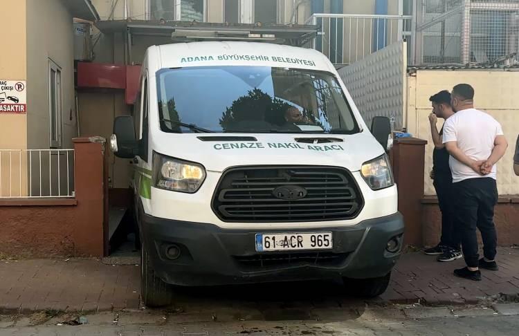 <p>Yapılan araştırmada ş&uuml;phelinin, Y&uuml;reğir il&ccedil;esi G&uuml;zelevler Mahallesi&rsquo;ne gittiği belirlendi.&nbsp; Polis, Osman Ataş&rsquo;ı olayda kullandığı tabancayla birlikte otomobilinde yakaladı.&nbsp;</p>
