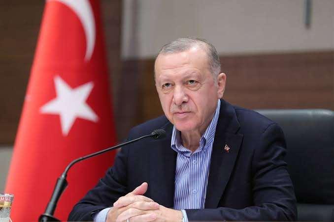<p><span style="color:#800000"><strong>CUMHURBAŞKANI ERDOĞAN'IN SELAMINI İLETTİ&nbsp;</strong></span></p>

<p>&nbsp;</p>

<p>Kaymakam Aktay, ziyaret sırasında Haydar ve D&uuml;rdane G&uuml;ndoğan &ccedil;iftiyle bir s&uuml;re sohbet etti. Aktay, <strong><em>Cumhurbaşkanı Recep Tayyip Erdoğan&rsquo;ın, İ&ccedil;işleri Bakanı Mustafa &Ccedil;ift&ccedil;i&rsquo;nin, Kırıkkale Valisi H&uuml;seyin Engin Sarıibrahim&rsquo;in</em></strong> ve milletvekillerinin selamlarını aileye iletti.</p>
