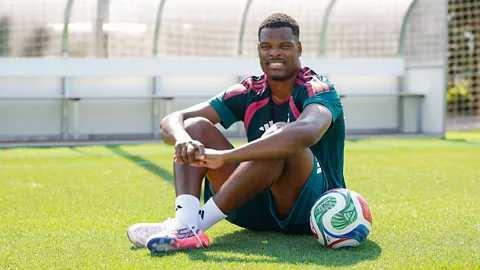 <p>Denzel Dumfries > Real Madrid > 20 milyon euro (&ouml;denen bonservis)<br />
<br />
* Inter'den gitti</p>
