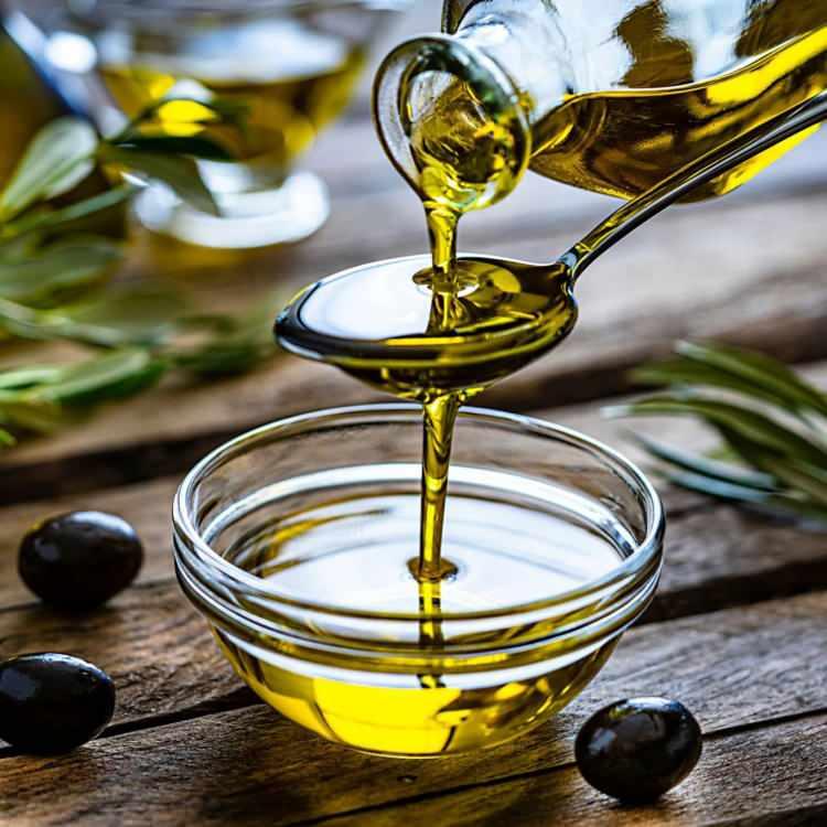 <p><span style="color:#B22222"><strong>2- ZEYTİNYAĞI&nbsp;</strong></span></p>

<p>Daha ucuz tohum yağlarının karıştırılması&nbsp;</p>
