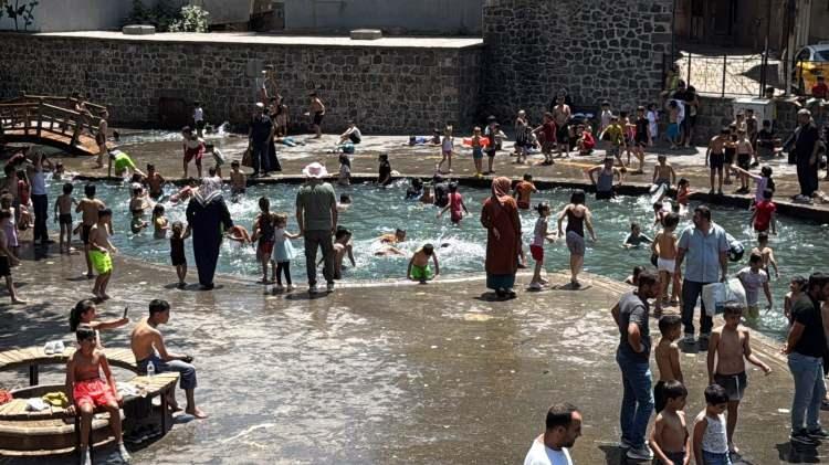 <p>DİYARBAKIR &deg;C, 41&deg;C<br />
Az bulutlu ve a&ccedil;ık</p>

<p>MARDİN &deg;C, 37&deg;C<br />
Az bulutlu ve a&ccedil;ık</p>

<p>SİİRT &deg;C, 39&deg;C<br />
Az bulutlu ve a&ccedil;ık</p>

<p>ŞANLIURFA &deg;C, 41&deg;C<br />
Az bulutlu ve a&ccedil;ık</p>
