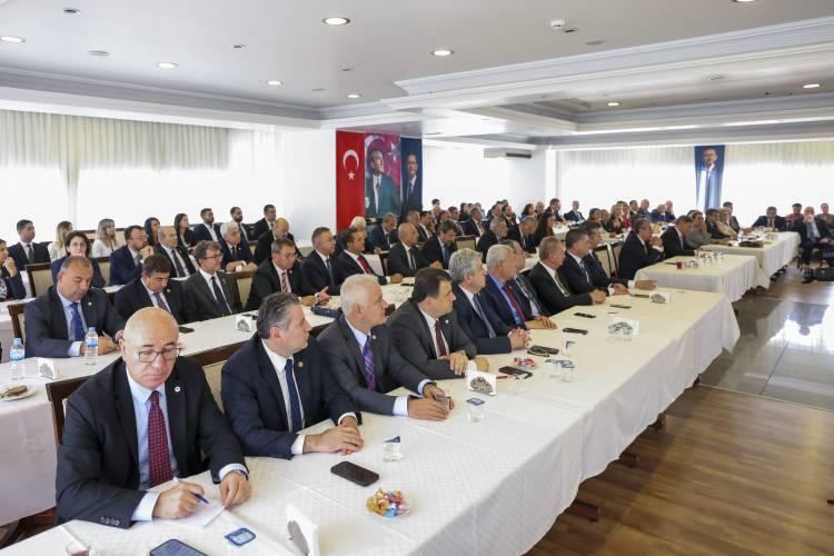 <p><span style="color:rgb(178, 34, 34)">'SAYI ARTACAK'</span></p>

<p>&Ouml;zg&uuml;r &Ouml;zel ile birlikte CHP&rsquo;den istifa eden 91 milletvekili tarafından kurulan Yeni Parti&rsquo;nin milletvekili sayısının da artacağı ileri s&uuml;r&uuml;ld&uuml;.</p>
