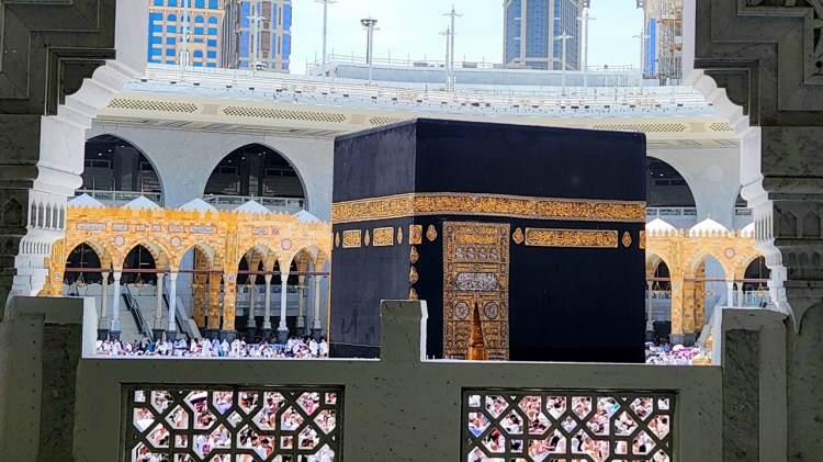 <p><span style="color:#000000">S&uuml;resi yetersiz olan pasaportlar nedeniyle vize başvurularının aksayabileceği, bunun da hac organizasyonuna katılımı riske atabileceği ifade edildi.&nbsp;&nbsp;</span></p>
