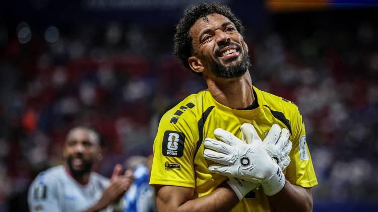 <p>Portekiz 2. Lig ekibi Chaves ile s&ouml;zleşmesi tamamlandıktan sonra serbest stat&uuml;ye ge&ccedil;en ve 2026 D&uuml;nya Kupası'nın en iyi 11'ine girmeyi başaran deneyimli kaleci, kariyerine Colo-Colo forması altında devam edecek.</p>
