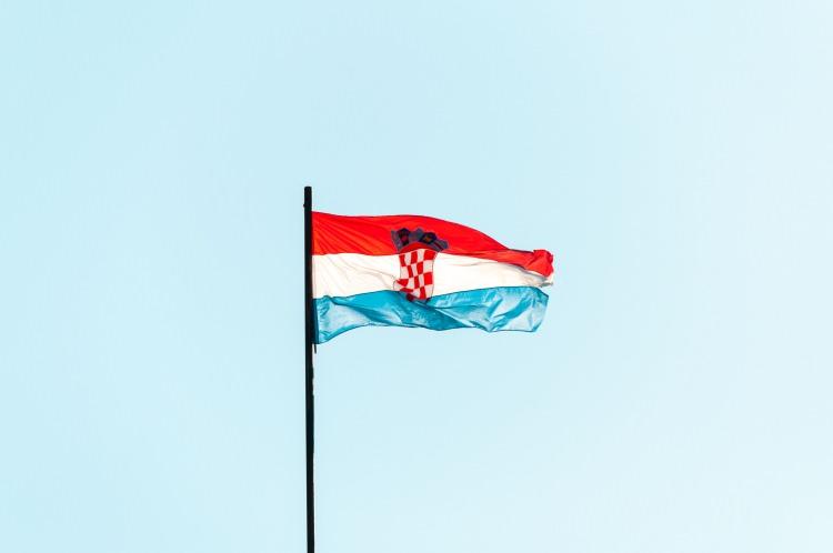 <p><span style="color:rgb(0, 0, 0)">8. HIRVATİSTAN, ESTONYA</span></p>

<p>Hırvatistan ve Estonya 182 destinasyona vizesiz erişim sağlayarak 8. sırada yer aldı.</p>
