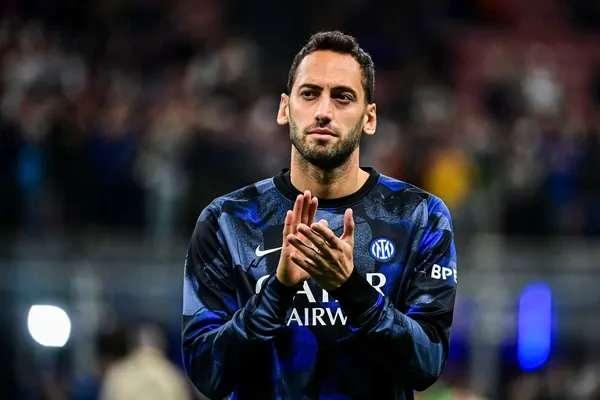 <p>Fenerbah&ccedil;e y&ouml;netiminin teknik direkt&ouml;r İsmail Kartal'dan da bir rapor isteyeceği ve Kartal'ın olumlu g&ouml;r&uuml;ş bildirmesi durumunda resmi işlemlere başlayacağı kaydedildi.<br />
<br />
(FOTOMA&Ccedil;)</p>
