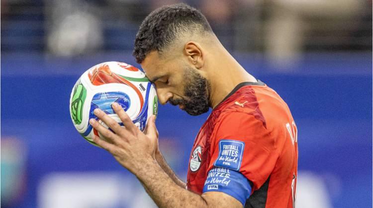 <p>Beşiktaş son teklifini yaptığı Mohamed Salah'tan kesin kararını vermesini bekliyor.<br />
<br />
Mısırlı yıldıza MLS ve Suudi Arabistan'dan da teklifler var. Siyah-beyazlıların bu transferdeki en ciddi rakibi ise Kansas City.<br />
<br />
(FOTOMA&Ccedil;)</p>
