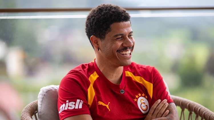 <p>Suudi Arabistan ekiplerinden Al-Hilal, Galatasaray'dan Gabriel Sara i&ccedil;in harekete ge&ccedil;ti.</p>

<p>Sarı-kırmızılılar, Brezilyalı orta saha i&ccedil;in 35 milyon euronun altında gelen teklifleri geri &ccedil;evirecek.<br />
<br />
(TAKVİM)</p>
