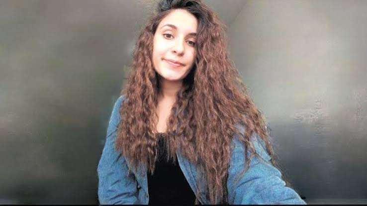 <p>"Ş&uuml;pheli Tuncay Sonel'in dijital materyallerinde yapılan teknik incelemelerde kamu g&uuml;c&uuml;n&uuml;n k&ouml;t&uuml;ye kullanıldığı kanunsuz bir ilişki ağına ve T&uuml;rk Ceza Kanunu'ndaki muhtelif su&ccedil;lara temas eder mahiyetteki tesad&uuml;fi delil niteliğindeki fotoğraf, yazışma ve somut olgulara ulaşılmıştır. Elde edilen deliller doğrultusunda, olayla iltisaklı olduğu değerlendirilen 3'&uuml; halen dosya kapsamında tutuklu toplam 5 ş&uuml;pheliye y&ouml;nelik Ankara'da bug&uuml;n eş zamanlı operasyon d&uuml;zenlenmiş, cezaevinde bulunmayan 2 hedef ş&uuml;pheli yakalanarak g&ouml;zaltına alınmıştır."</p>

<p>​</p>
