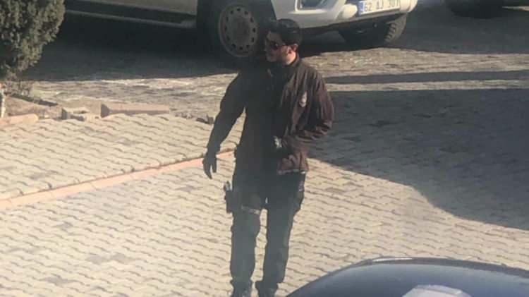 <p><span style="color:#B22222"><strong>İSTANBUL:</strong></span></p>

<p>&nbsp;</p>

<p>Oğulları Mustafa T&uuml;rkay Sonel adına kayıtlı 1+1 daire.</p>

