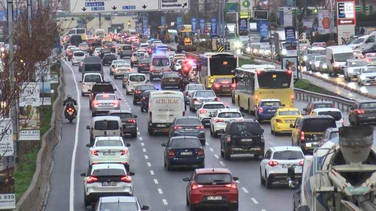 <p>Toplantıda, İstanbul'daki 128 noktaya ortalama hız ve kırmızı ışık ihlali tespiti i&ccedil;in EDS kurulması g&ouml;r&uuml;ş&uuml;ld&uuml;.</p>
