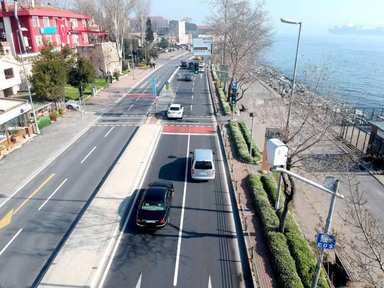 <p><span style="color:#B22222"><strong>13 HATTIN G&Uuml;ZERGAHI DEĞİŞTİRİLDİ</strong></span></p>

<p>&nbsp;</p>

<p>Toplantıda, Kadık&ouml;y Meydanı Yayalaştırma Projesi kapsamında il&ccedil;edeki rıhtım b&ouml;lgesine hizmet veren toplu taşıma hatlarından bazılarının g&uuml;zergahlarında değişiklik yapılması da g&ouml;r&uuml;ş&uuml;ld&uuml;.</p>
