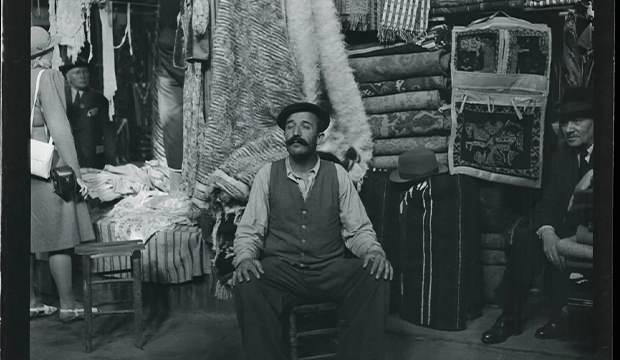 <p>Fotoğrafta, Kapalı &Ccedil;arşı'da bir halıcı g&ouml;r&uuml;l&uuml;yor.</p>
