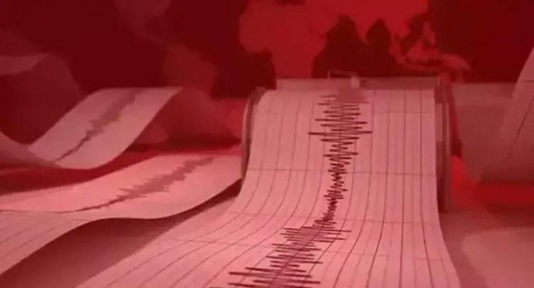 <p>Sara&ccedil;, kentin hemen dibinde Ecemiş Fayı'nın bulunduğunu hatırlatarak<strong> "Mersin olabilir fakat 'aktif fay yok' deniyordu. Dibinde Ecemiş Fayı var. Bu nedenle T&uuml;rkiye'de hi&ccedil;bir b&ouml;lgeyi tamamen risksiz olarak değerlendiremeyiz."</strong> dedi.</p>

<p>&nbsp;</p>
