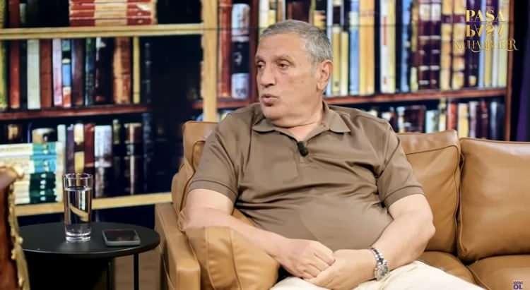<p><span style="color:#800080"><strong><em>"Şu an dizi yayında değil. Eyl&uuml;l ayına kadar daha 4 aylık bir s&uuml;re&ccedil; var. Bu 4 ayda neler olur, ne biter? Kanal satılır mı? Kanalda başka bir yapılanmaya ge&ccedil;ilir mi? Bug&uuml;nden konuşmanın &ccedil;ok anlamlı olduğunu d&uuml;ş&uuml;nm&uuml;yorum. Feyza giderse dizi bitebilir. Bu dizinin senaristi Melis hanım. Allah kimseyi kızıyla, &ccedil;ocuğuyla sınamasın. Melis hanımı zor bir durumda bırakacak işin i&ccedil;inde ben de olmam."</em></strong></span></p>
