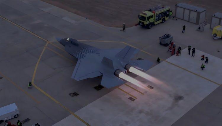 <p>Ayrıca P1, pilotun viz&ouml;r&uuml;ne u&ccedil;uş ve hedef bilgilerini doğrudan yansıtan yerli <strong>TULGAR Kaska Entegre G&ouml;r&uuml;nt&uuml;leme Sistemi</strong> ile uyumlu aviyonik altyapıya da sahip.</p>
