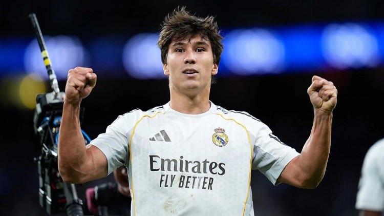 <p>Sarı-lacivertlilerin, 22 yaşındaki futbolcu i&ccedil;in İspanyol devine s&ouml;zl&uuml; teklif yaptığı &ouml;ne s&uuml;r&uuml;ld&uuml;.</p>
