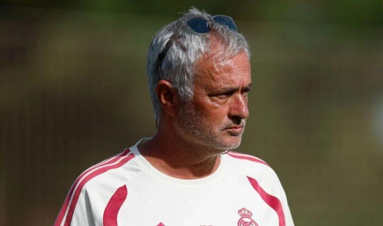 <p>&Ouml;te yandan Fenerbah&ccedil;e'nin eski teknik direkt&ouml;r&uuml; Jose Mourinho'nun da transfer s&uuml;recinde &ouml;nemli bir rol &uuml;stlendiği aktarıldı.</p>
