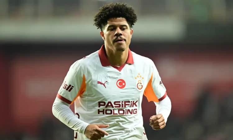 <p>Galatasaray, Suudi Arabistan takımlarının peşinde olduğu Gabriel Sara'dan en az 40 milyon euro bekliyor.<br />
<br />
​(FANATİK)</p>
