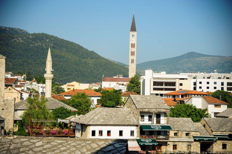 <p>Bosna-Hersek'te n&uuml;fus temelli bir sayım yapılmasa da toplumun y&uuml;zde 50,7'sinin M&uuml;sl&uuml;manlardan oluştuğu d&uuml;ş&uuml;n&uuml;l&uuml;yor.</p>
