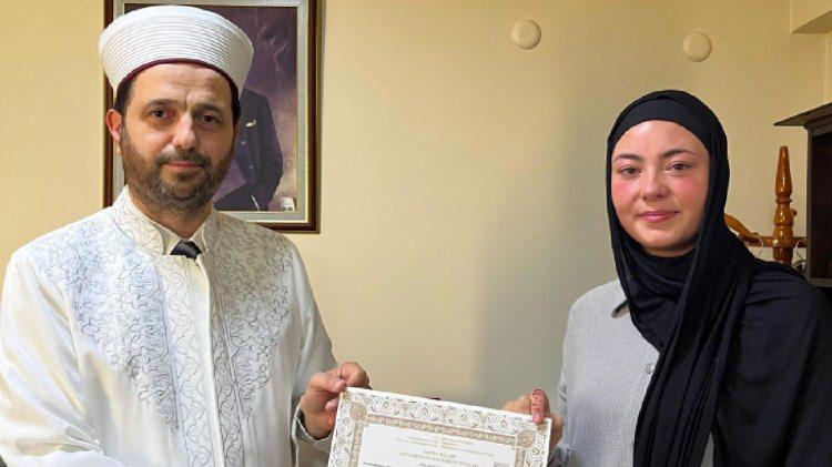 <p>İslam, sadece g&ouml;&ccedil;men k&ouml;kenli insanlar &uuml;zerinden değil; İslamiyet'i se&ccedil;en Avrupalılar yoluyla da b&uuml;y&uuml;yor.</p>
