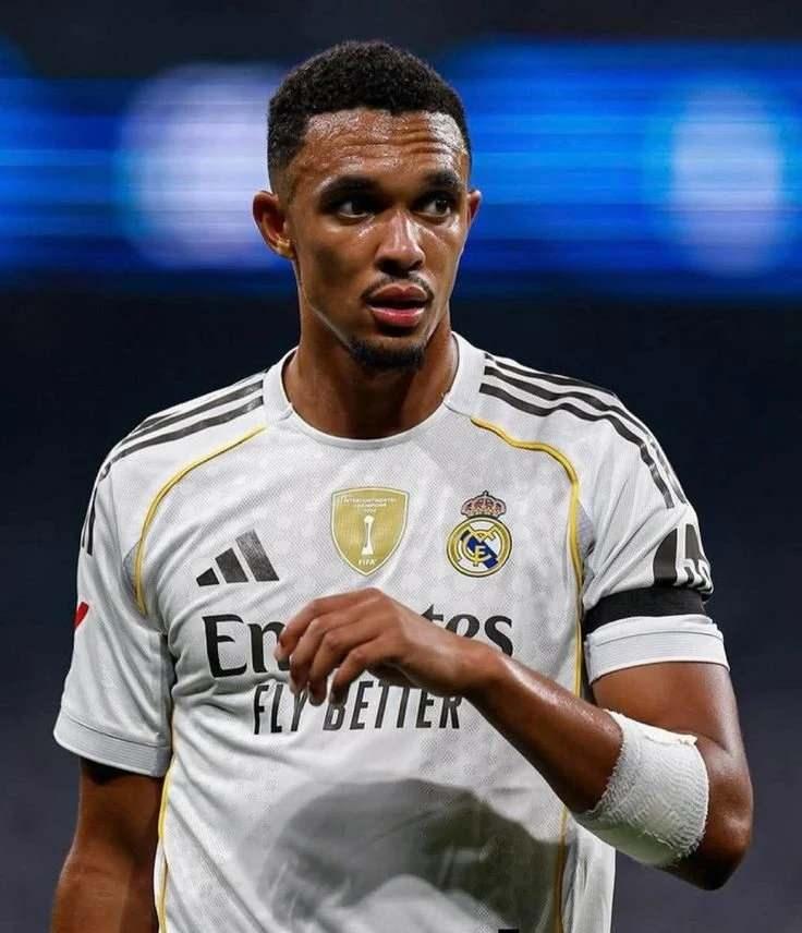 <p>Trent Alexander Arnold | 320 bin euro</p>
