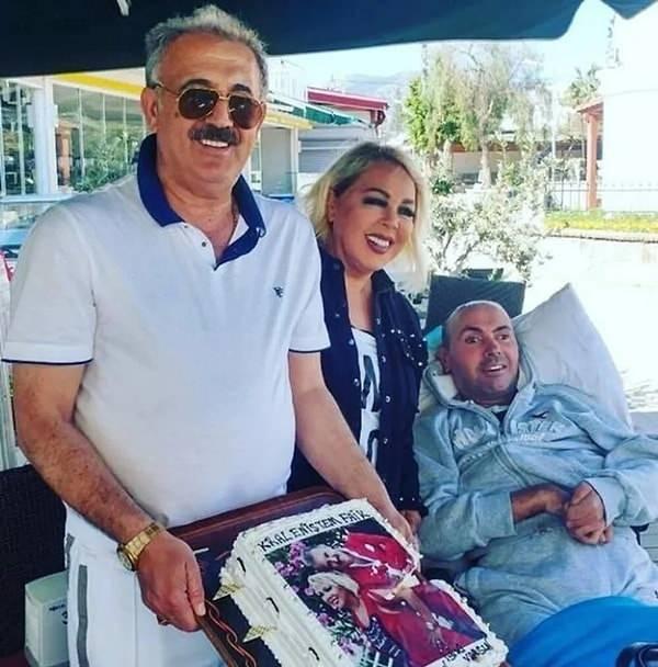 <p>Yıllarca annesi ve yakınlarının desteğiyle yaşamını s&uuml;rd&uuml;ren Harun Akar&ouml;z, 2024 tarihinde Burdur'un Ağlasun il&ccedil;esinde yaşamını yitirmişti.</p>
