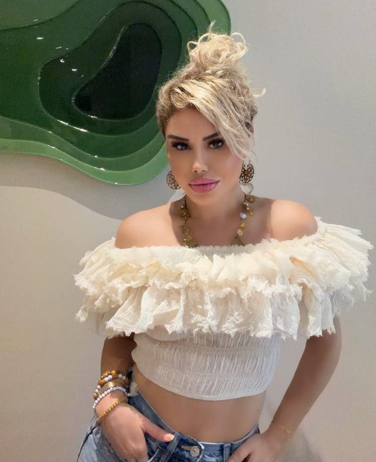 <p>&Ouml;zellikle y&uuml;z şekli, dudakları, burun ve &ccedil;ene hattındaki farklılıklar, eski ve yeni fotoğrafları yan yana g&ouml;renlerin ilgisini &ccedil;ekti.</p>
