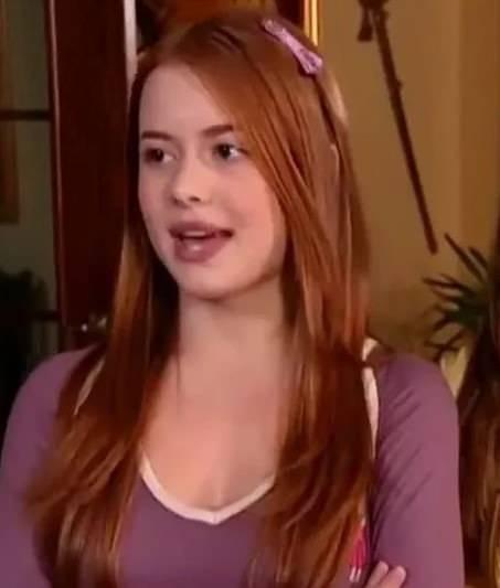 <div>Bir d&ouml;nemin fenomen dizisi Selena'da oynadığı Selin karakteriyle milyonların sevgisini kazanan Cansu Demirci, yıllar &ouml;nce oyunculuğu bırakıp g&ouml;zlerden uzak bir yaşam s&uuml;rmeyi tercih etmişti.</div>
