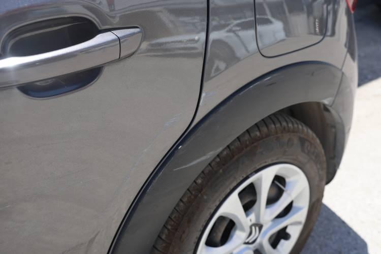 <p><span style="color:#A52A2A"><strong>"ALLAH İŞİNİ G&Uuml;C&Uuml;N&Uuml; RAST GETİRSİN"</strong></span></p>

<p>&nbsp;</p>

<p><strong><em>"Ben de yolumun &uuml;zerinde ilerlerken aracın &uuml;zerinde yazıyı g&ouml;rd&uuml;m ve merak ettim. Bende hatalı park yapıldığı i&ccedil;in &ccedil;ekilmesini bekliyordum. </em></strong></p>

<p>&nbsp;</p>

<p><strong><em>Kağıdı okuyunca arkadaşın araca s&uuml;rtt&uuml;ğ&uuml; i&ccedil;in kağıda numarasını yazdığını g&ouml;rd&uuml;m. B&ouml;yle arkadaşları bulmak iğneyle aramak gibi oluyor. Allah işini g&uuml;c&uuml;n&uuml; rast getirsin."</em></strong></p>

<p>&nbsp;</p>

<p><span style="color:#A52A2A"><strong><em>KAYNAK: İHA&nbsp;</em></strong></span></p>
