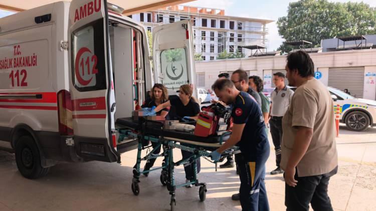 <p>Bursa&rsquo;nın İneg&ouml;l il&ccedil;esinde site i&ccedil;erisinde kaybolan 2 yaşındaki Kadir Tohum, yaklaşık bir saat sonra sitenin y&uuml;zme havuzunda hareketsiz halde bulundu. Hastaneye kaldırılan &ccedil;ocuk, doktorların t&uuml;m m&uuml;dahalesine rağmen kurtarılamadı.</p>
