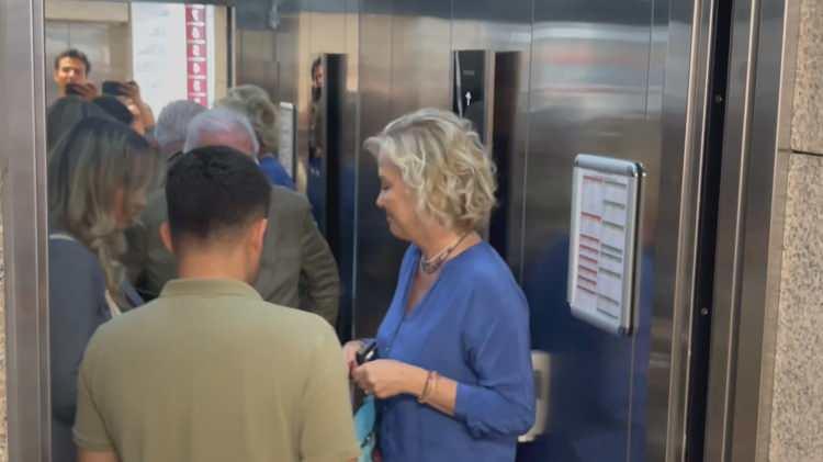 <p>Berna La&ccedil;in, Haluk Levent'le ilgili soruya ise, "<strong><em>Masumiyet karinesi, daha bekliyoruz, ben bir şey diyemem"</em></strong> yanıtını verdi.</p>

<p>&nbsp;</p>
