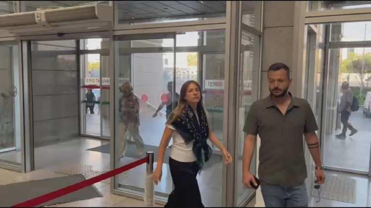 <p>Oyuncu, &ldquo;Biz set olarak AHBAP&rsquo;ı &ouml;yle bir yok saydık ki nerede konumlandığını bile sorgulamadık&rdquo; dedi. AHBAP&rsquo;ın devlet kurumlarına rakip olarak parlatılıp parlatılmadığı konusunda bilgisinin olmadığını s&ouml;yleyen Eda Ece, kamuoyunda Kızılay ve AFAD&rsquo;a rakip olduğu y&ouml;n&uuml;nde bir algı oluşmuş olabileceğini belirtti.</p>
