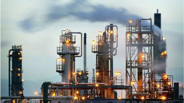 <p>Resmi verilere g&ouml;re, T&uuml;rkiye'nin toplam enerji ithalat faturası son d&ouml;nemde yıllık 62,5 milyar dolar seviyelerinde seyrediyor ve bunun aslan payını ham petrol ile rafine &uuml;r&uuml;nler oluşturuyor.</p>
