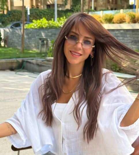 <p>Show TV&rsquo;nin merakla beklenen yeni dizisi &ldquo;Sevdan Bir Ateş&rdquo;te Mirza&rsquo;nın (Murat &Uuml;nalmış) kız kardeşi Mihre karakterine hayat verecek olan G&ouml;k&ccedil;e Ey&uuml;boğlu, yeni rol&uuml;ne hazırlanırken yaptığı imaj değişikliğiyle şimdiden dikkat &ccedil;ekti.</p>
