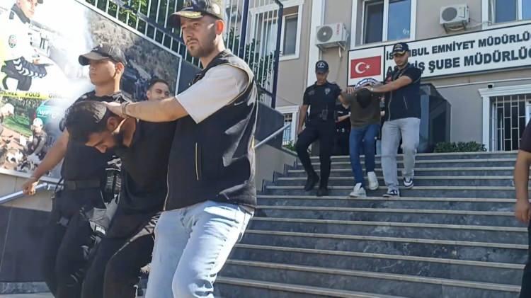 <p>Soruşturma kapsamında g&ouml;zaltına alınan 7 ş&uuml;phelinin emniyetteki işlemlerinin ardından adliyeye sevk edildiği &ouml;ğrenildi.</p>
