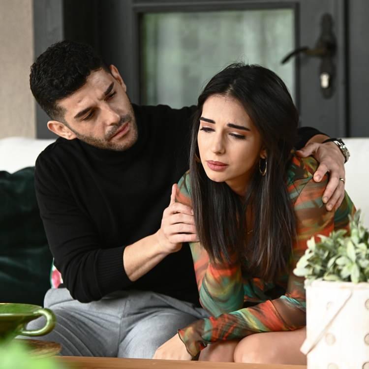<p><span style="color:#800080"><strong>'SON YAZ' İLE TANINDI</strong></span></p>

<p>Oyunculuk kariyerine "Son Yaz" dizisindeki Naz Yaman karakteriyle adım atan Yasemin Yazıcı, daha sonra "Kara Tahta", "Hudutsuz Sevda", Netflix yapımı "Aşk Taktikleri" ve &ccedil;eşitli tiyatro projelerinde rol aldı.</p>
