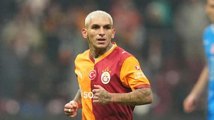 <p><strong>Galatasaray'ın Uruguaylı yıldızı Lucas Torreira, ge&ccedil;tiğimiz temmuz ayında Başakşehir &Ccedil;am ve Sakura Şehir Hastanesi &Ccedil;ocuk Onkoloji ve Hematoloji Servisi'nde tedavi g&ouml;ren &ccedil;ocukları ziyaret ederek onların y&uuml;z&uuml;n&uuml; g&uuml;ld&uuml;rm&uuml;şt&uuml;.</strong></p>
