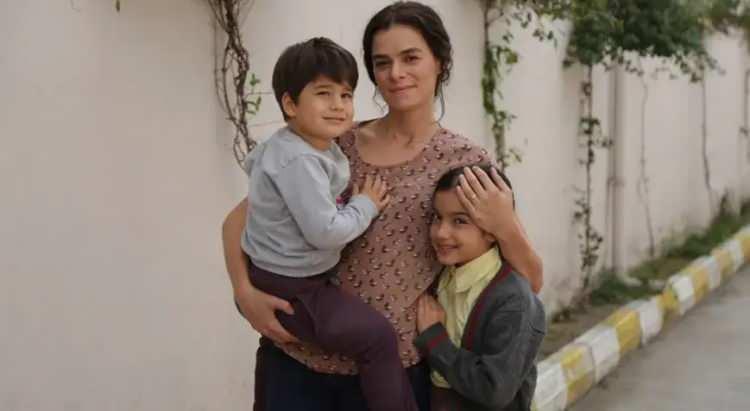 Eski rol arkadaşı "Beni &ccedil;etelere yem etti" demişti: &Ouml;zge &Ouml;zpirin&ccedil;ci'den yanıt geldi