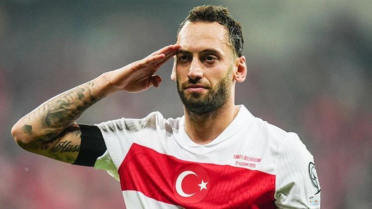 <p>Inter forması giyen Hakan &Ccedil;alhanoğlu, Fenerbah&ccedil;e i&ccedil;in geri sayıma ge&ccedil;ti.<br />
<br />
Sarı-lacivertliler, İtalyan ekibini 15 milyon euro bonservise ikna etmesi halinde milli futbolcu s&ouml;zleşmeye imza atacak.<br />
<br />
​(FOTOMA&Ccedil;)</p>
